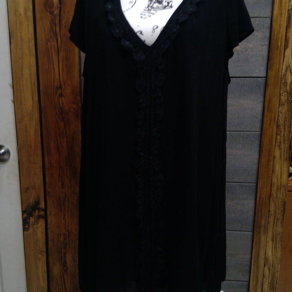 C.O.C. Women's Black Long Curvy Fit V-Neck Top | Size 1XL